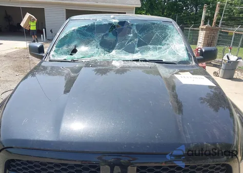 2018 Ram 1500 Express 4X4 6'4 Box z USA, uszkodzony, nr VIN 1C6RR7FT9JS290131